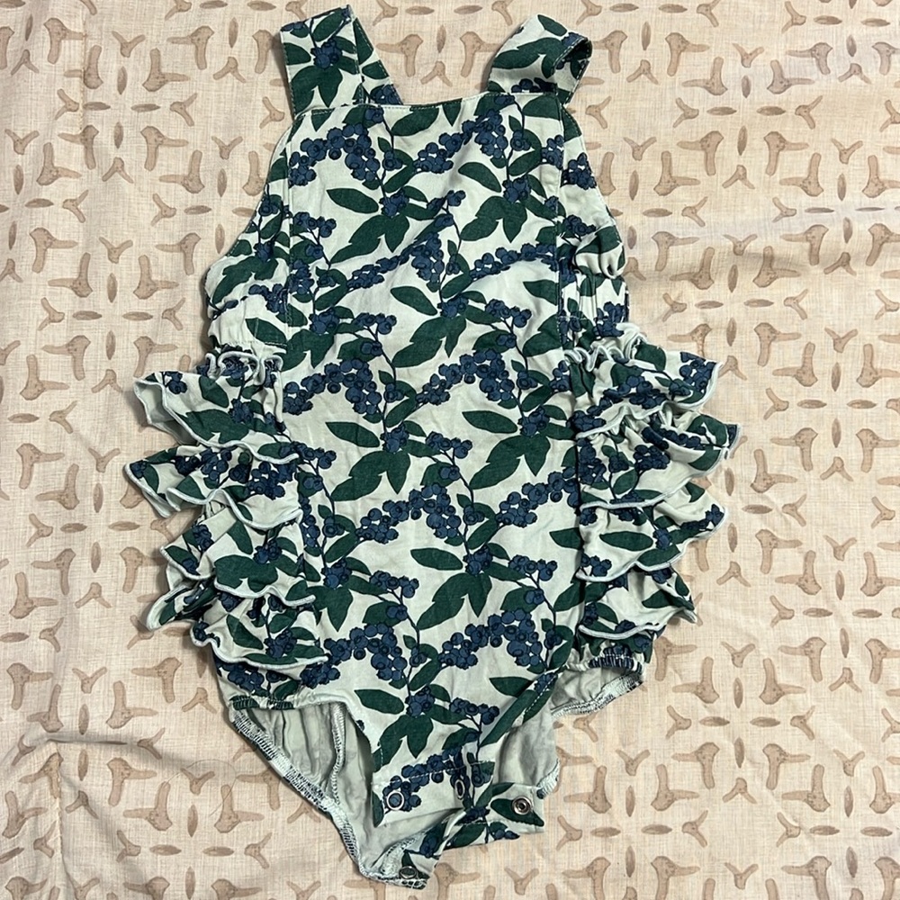 KQ side ruffle bubble bamboo blueberries 6-12M EUC